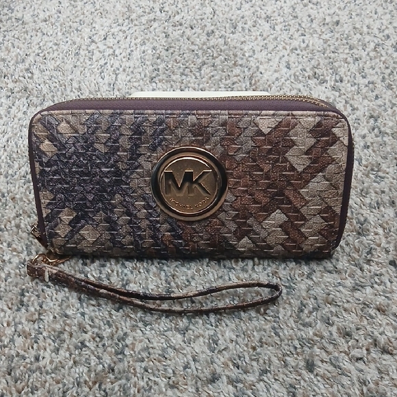 Source Unknown Handbags - MK Inspired Brown Patterned Wristlet